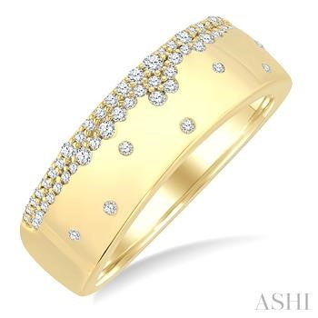 10 Karat Yellow Gold Mosaic Round Brilliant Cut Diamond Fashion Band 0.25 Ct
Ring Size: 7