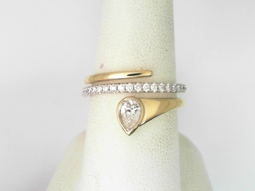 14 Karat Yellow Gold And Platinum Pear Shape Cut And Round Brilliant Cut Diamond Ring 0.46 Cts
Ring Size: 7.5