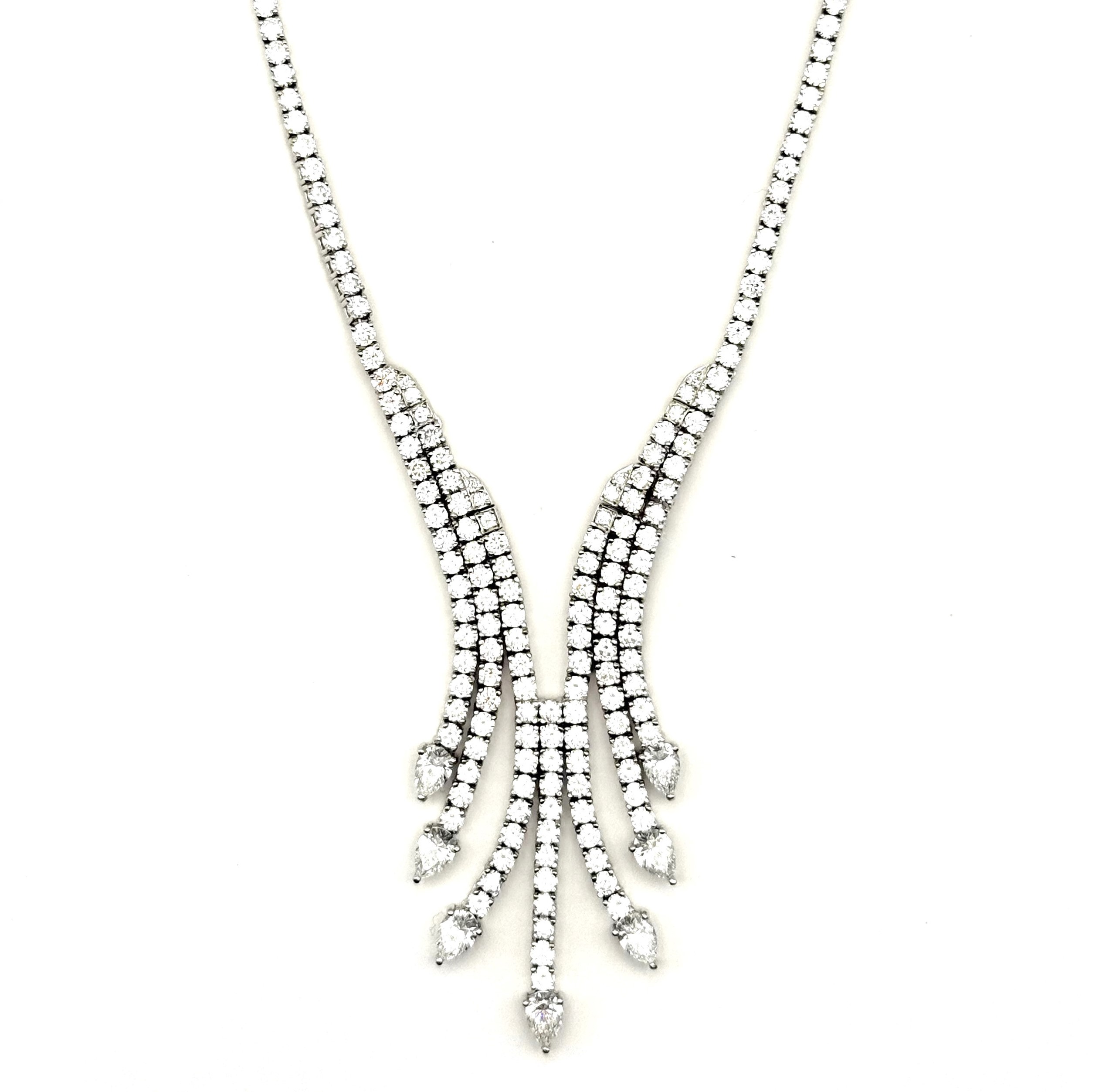 18 Karat Whirte Gold 8.78 Cts Round Brilliant And Pear Shape Diamond Necklace