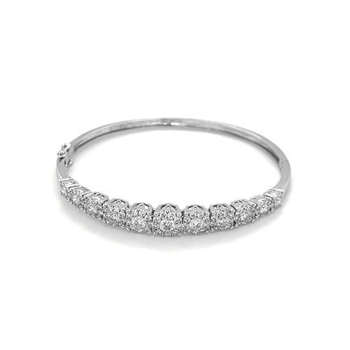 Forevermark 18 Karat White Gold Bangle Bracelet With 7 0.86Tw Forevermark Round Diamonds And 103 1.60Tw Non Forevermark Round Diamonds 001 170 02130