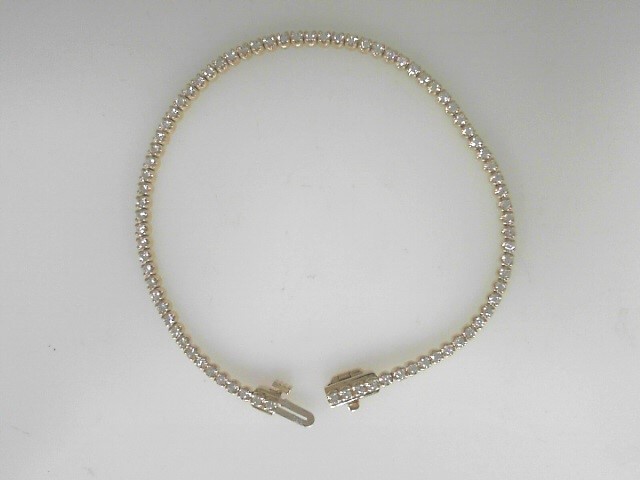 14 Karat Yellow Gold Tennis Bracelet With 1.06Tw Round Diamonds 
Length/Size: 7