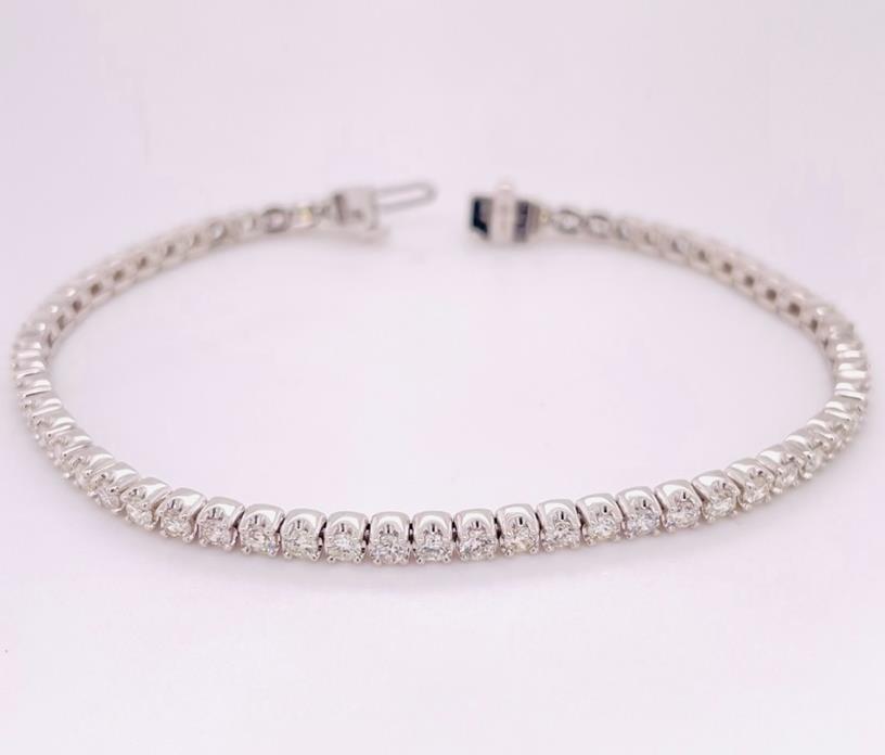 14 Karat White Gold Tennis Bracelet With 60=3.00Tw Round Diamonds 
Length/Size: 7''