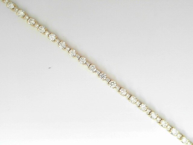 14 Karat Yellow Gold Round Brilliant Cut Diamond Line Bracelet 3.24 Cts
Length/ Suze : 7 Inch