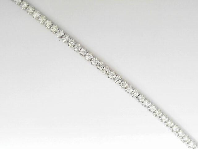 14 Karat White Gold Round Brilliant Cut Diamond Line Bracelet 2.94 Cts 
Length / Size: 7 Inch