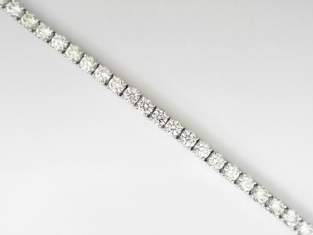 14 Karat White Gold Round Brilliant Cut Diamond Line Bracelet 8.0 Cts 
Length / Size : 7 Inch