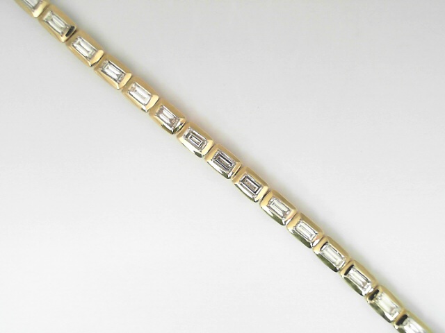 14 Karat Yellow Gold Round Brilliant Cut Diamond Line Bracelet 1.95 Cts
Length / Size: 7.5 Inch