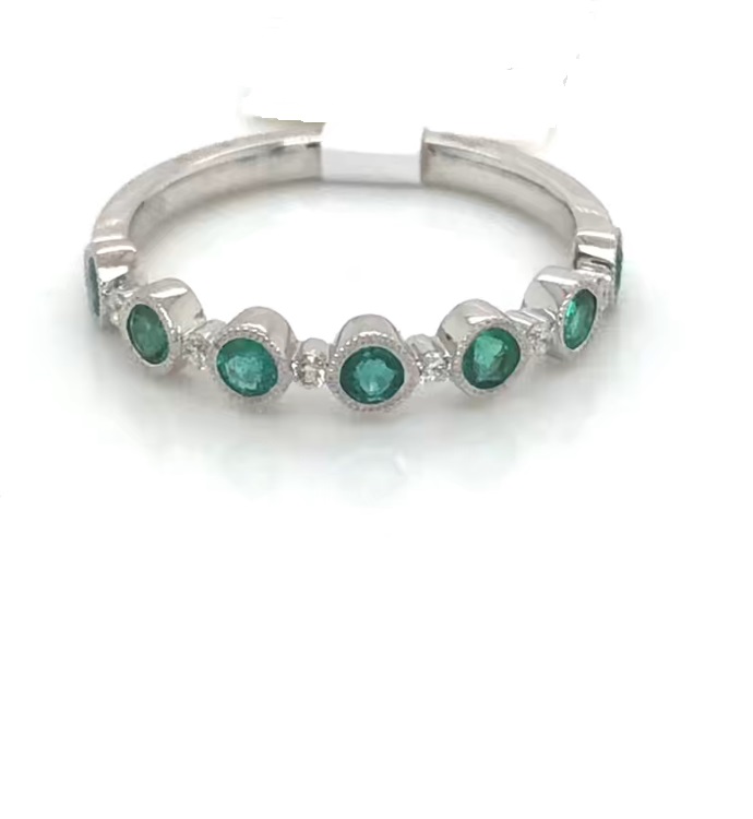 18 Karat White Gold 0.42 Ct Round Emeralds 0.07 Ct Round Diamond Milgrain Bezel Set Band
Ring Size: 6.5
