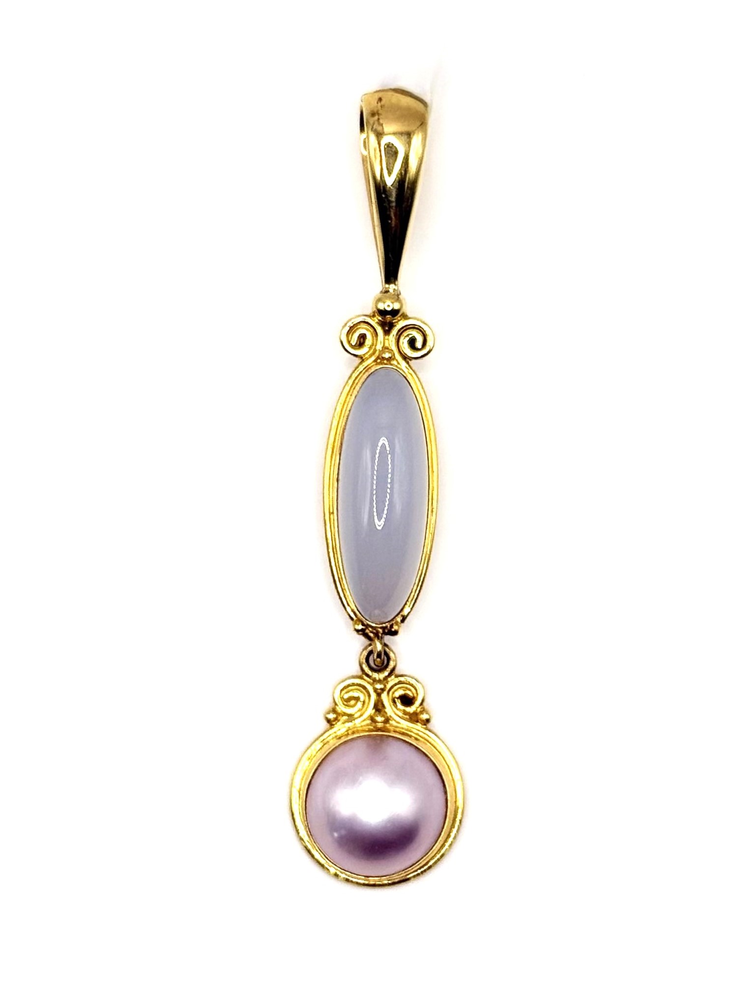 Estate18 Karat Yellow Gold  Pendant With Pink Mabe Pearl /Moonstone
Stamped 