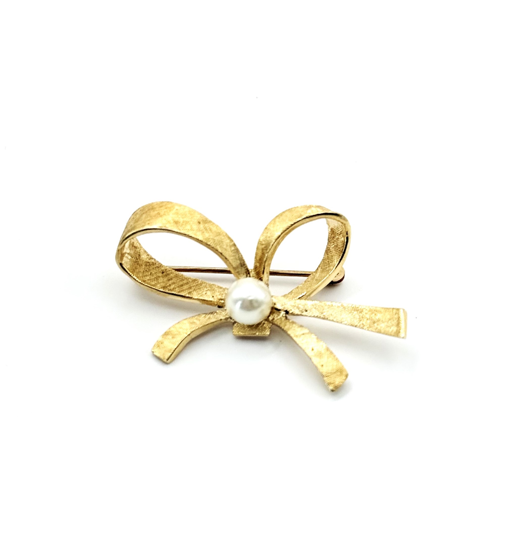 Estate 14 Karat Yellow Gold Ribbon Brooch 5.5 nmm Round Pearl (AS IS)
4.1grm