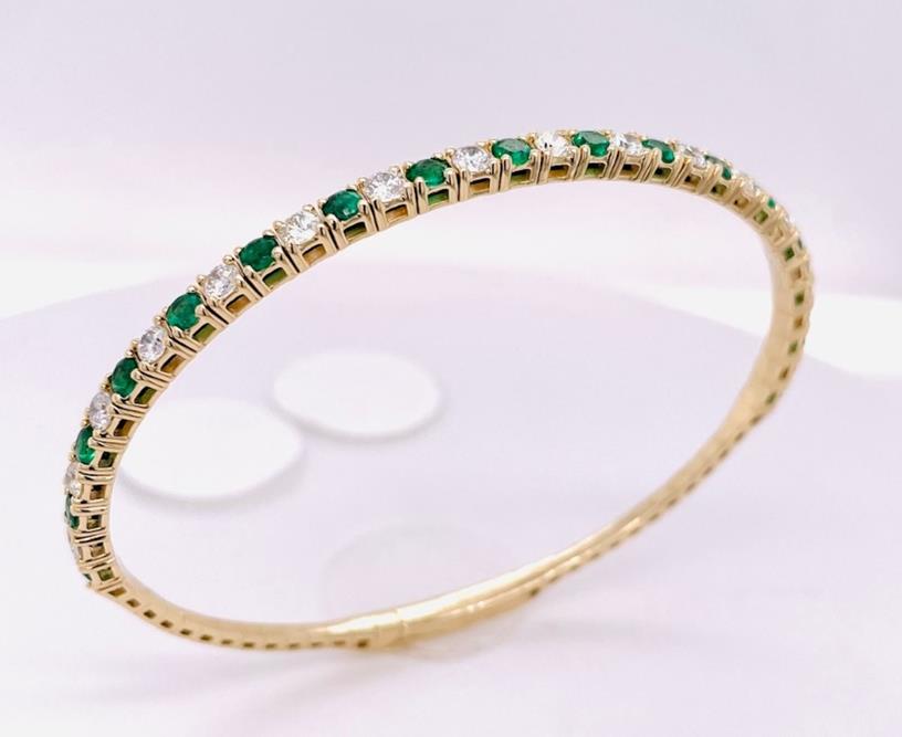 14 Karat Yellow Gold  Flexible Bangle  Bracelet With 17=1.36Tw Round Emeralds And 16=1.47Tw Round H/I Si1-2 Diamonds