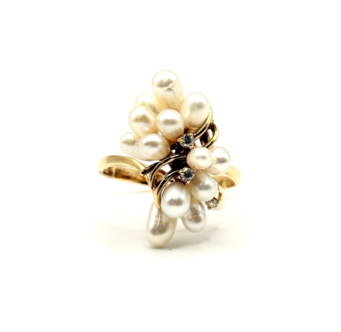 Estate 14 Karat Yellow Gold Pearl/Diamond Cluster Ring (AS IS)
Ring Size 7
Very Good Comdition