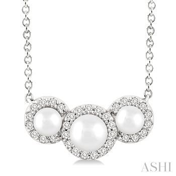 14 Karat White Gold 3.0 mm To 4.0 mm Pearl And 0.12 ct Diamond Halo Pendant 18 Inch