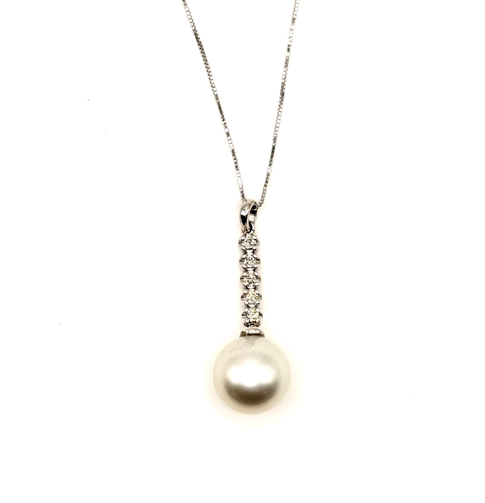 Estate 14 Karat White Gold 9mm Pearl & Diamond  Pendant 0.14 Ct On 18 Inch Chain (AS IS)