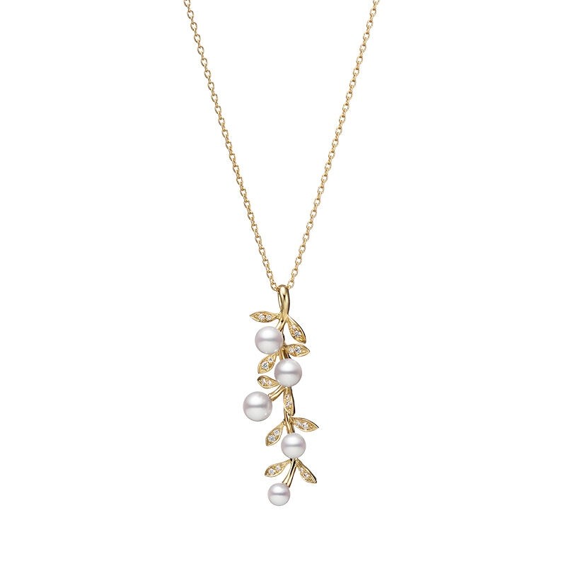 Mikimoto 18 Karat Yellow Gold Blossom 5-6.5 mm Akoya Pearl And 0.24 ct Diamond Pendant 
17.75 inch