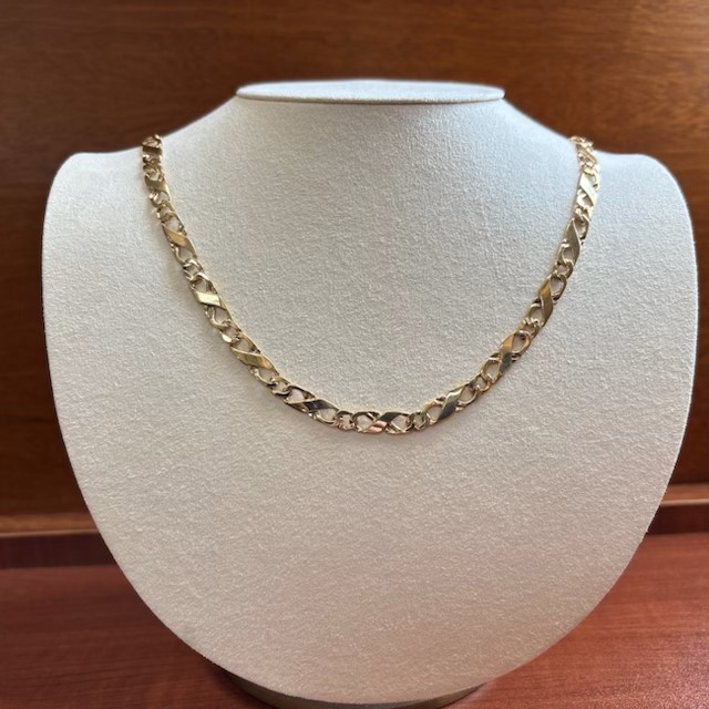 14 Karat Yellow Gold ESTATE Fancy Link 20 inch  chain
13.1 dwt
Very Goood Condition