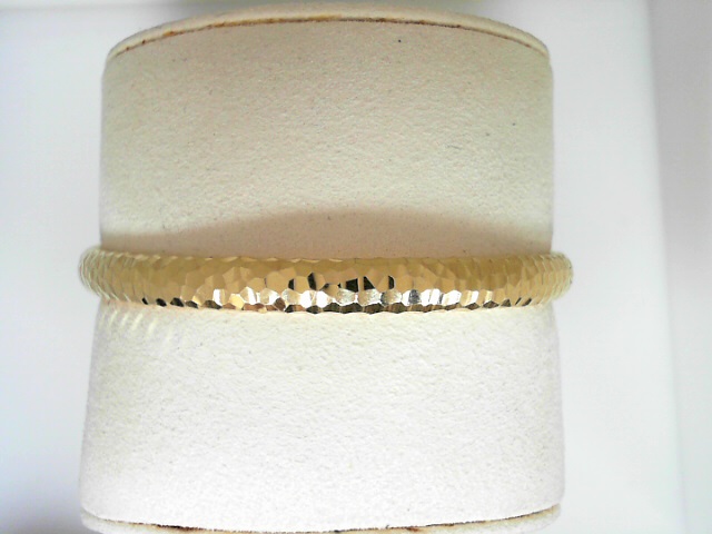 14 Karat Yellow Gold Hollow Estate Hinged Bangle Bracelet 5.8mm wide

9.7 grams
This is a diamond cut finish measuring  5.8 mm in width
Very Good Condition