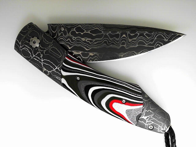 WILLIAM HENRY: Knife
Frame Type:'T-Rex' damascus 
Blade Type: DAMASCUS STEEL
Serial: 2612-0441
Number:79/250
Gemstones/Embellishments: Black Onyx