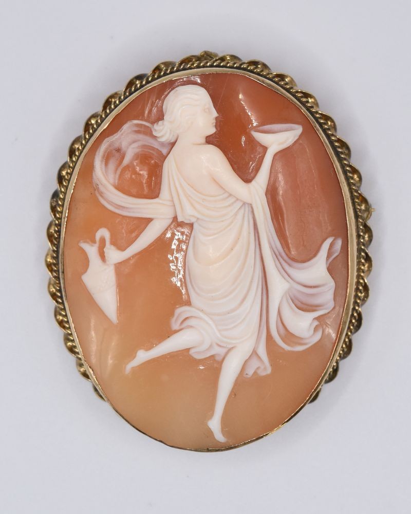 Estate 14kt Yellow Gold shell Cameo 
/Pendant.