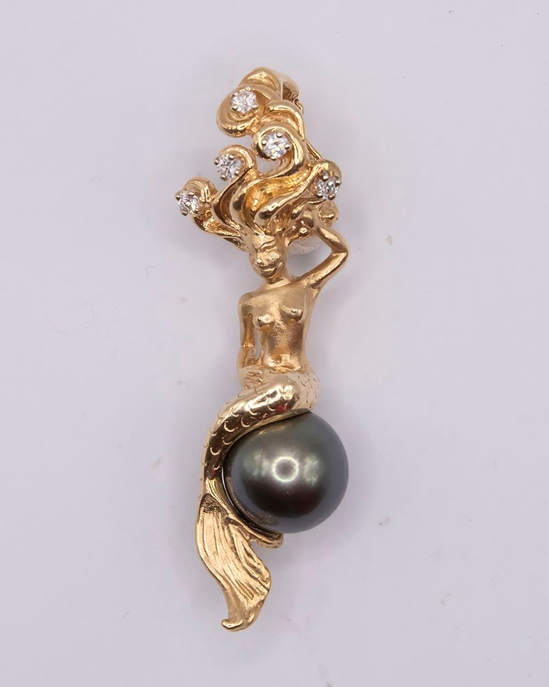 14KT Yellow Gold Estate Mermaid Tahitian Pearl Enhancer.
