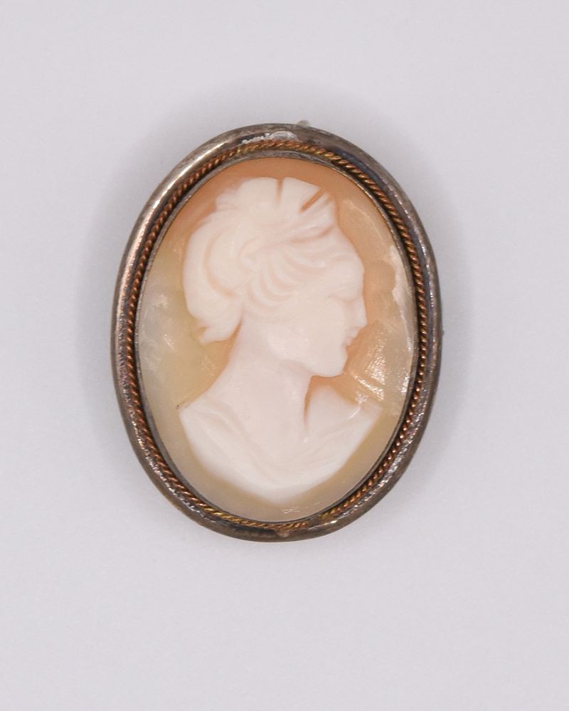  Estate18K Gold & Silver Cameo Pin.