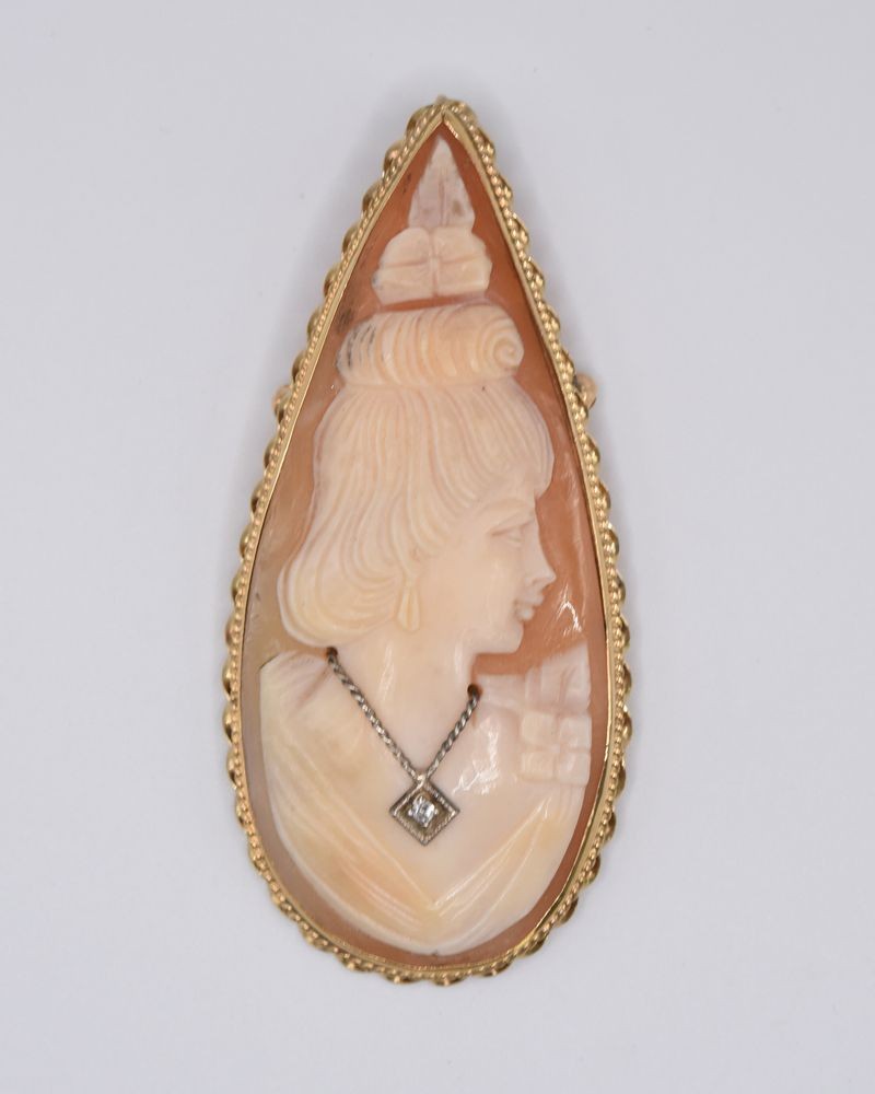 Estate 14kt Yellow gold shell Cameo habill? Diamond brooch/pendant.