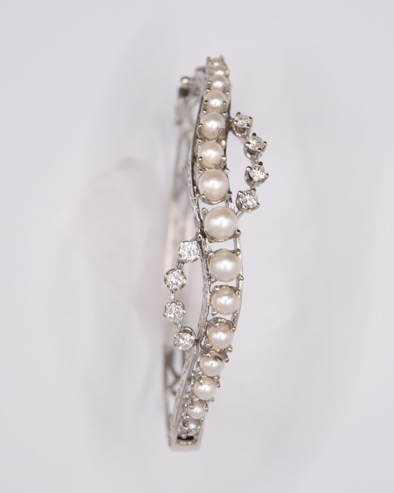 Estate14K White Gold Pearl & Diamond Bangle.