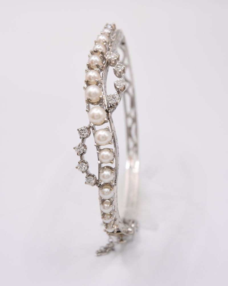 Estate14K White Gold Pearl & Diamond Bangle.