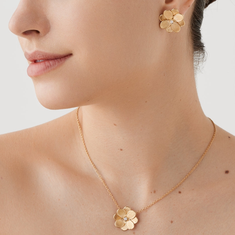 18K Yellow Gold Petali Flower Stud Earrings with Diamonds