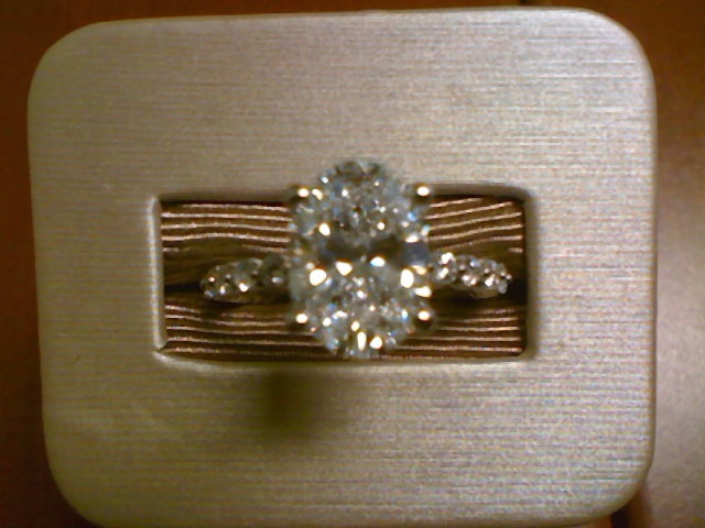 LAB 2CT OVAL SOL 2.39TW