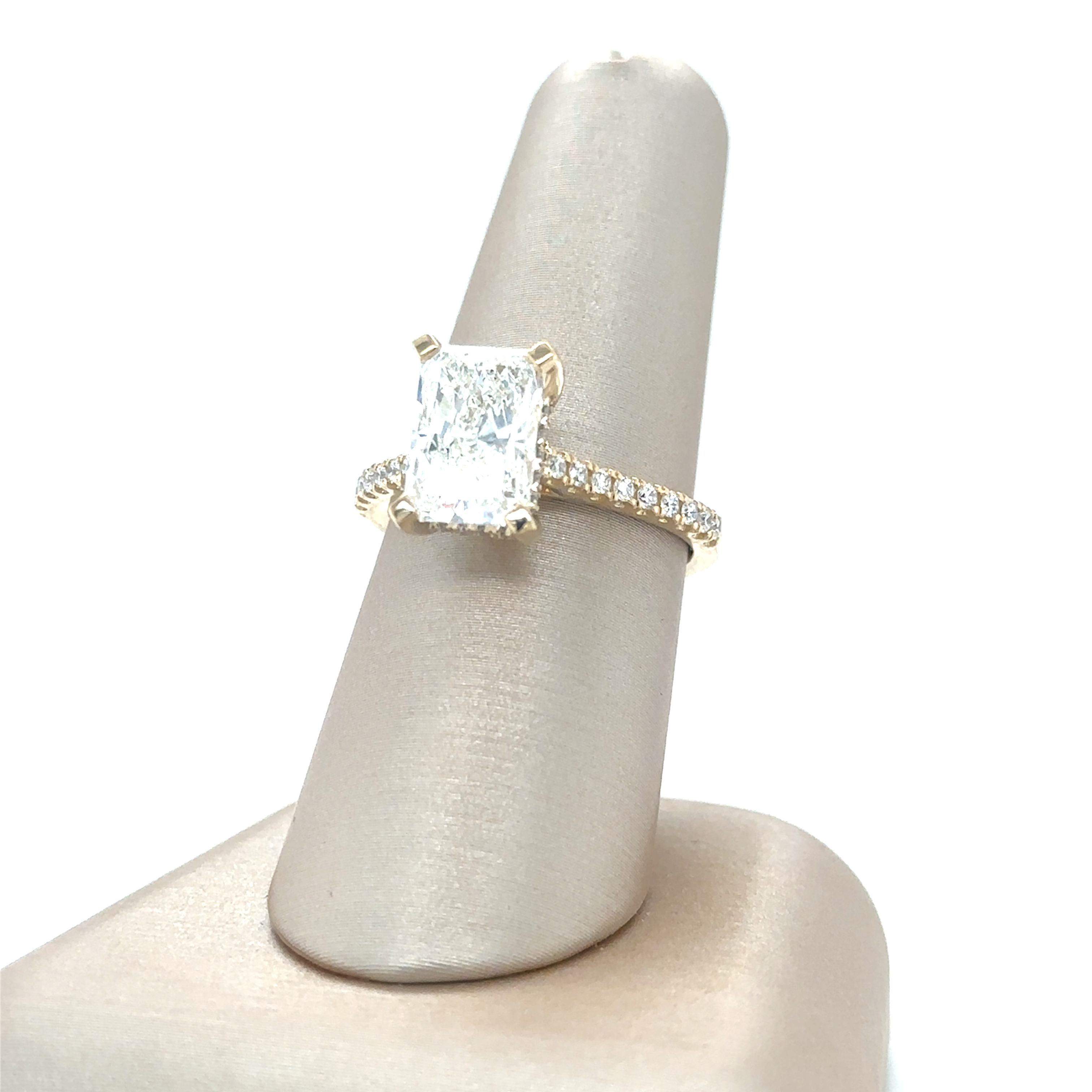 LAB 2.56CT RA SOL ENG RING