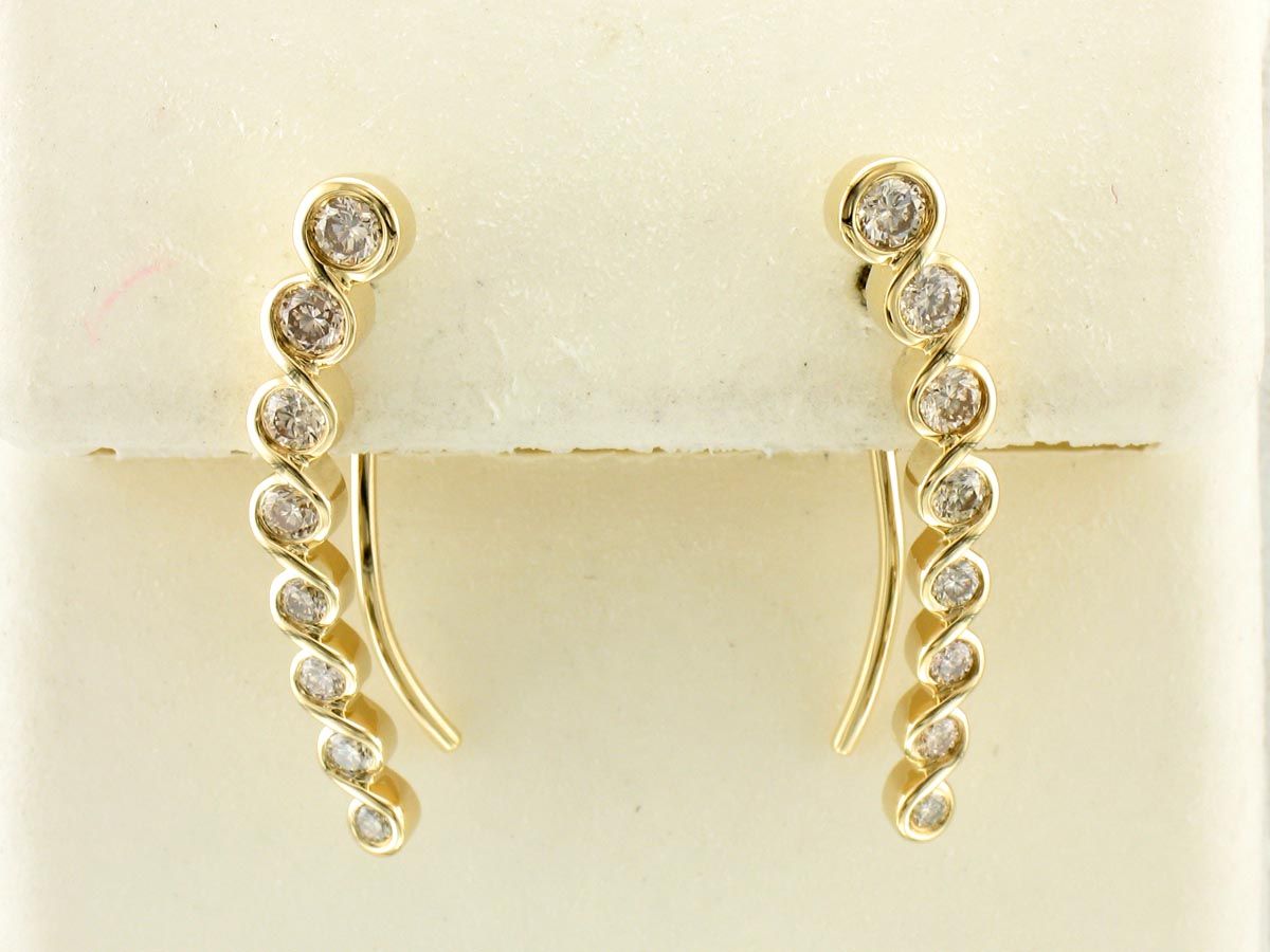 CLIMBER NUDE DIA EAR
LeVian