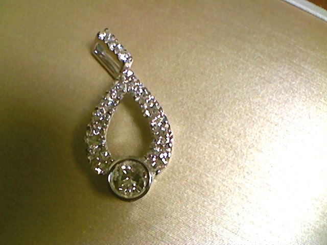 1/2CT RND DIA BEZEL, PEAR SHAPE PEND