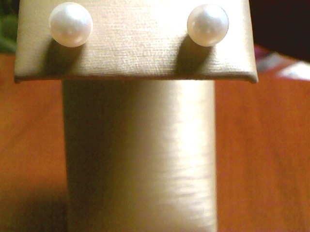 6MM "AA" FW PEARL STUD