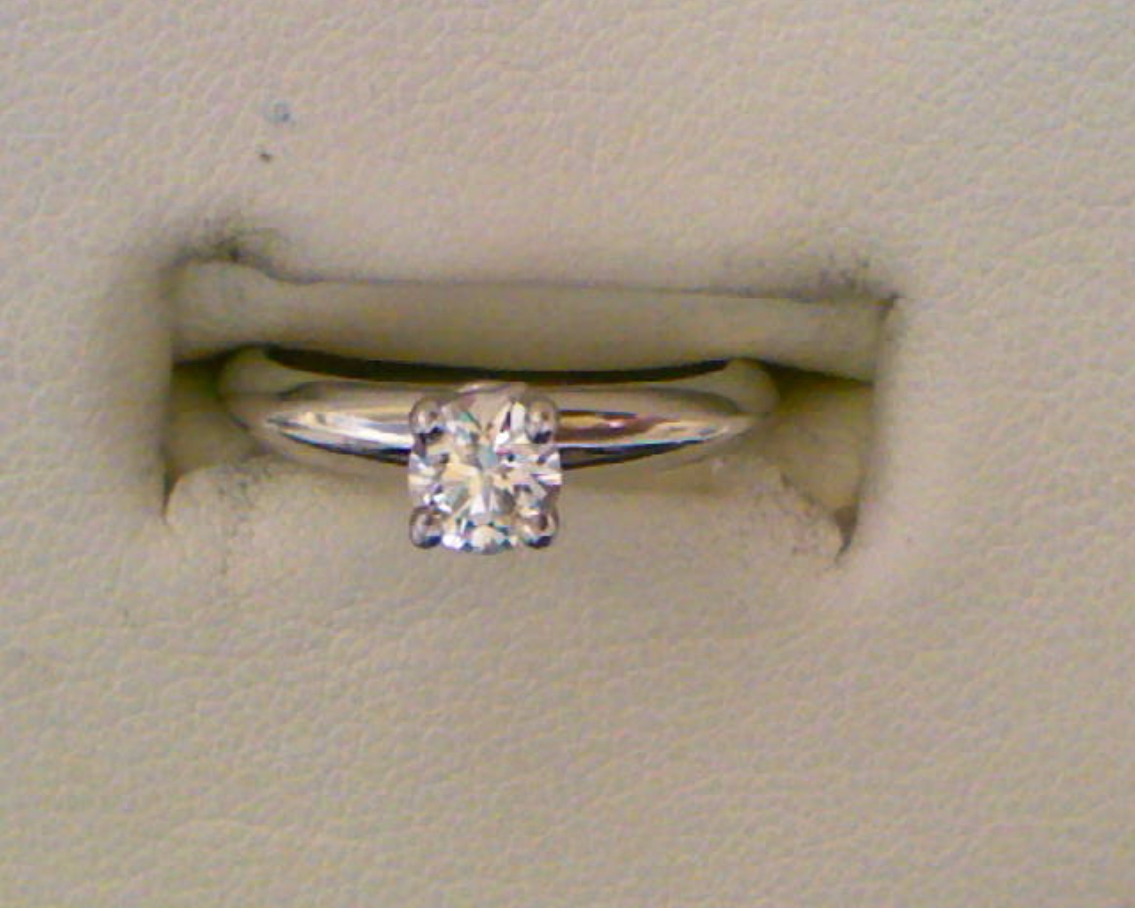 HOF RND SOL RING ESTATE