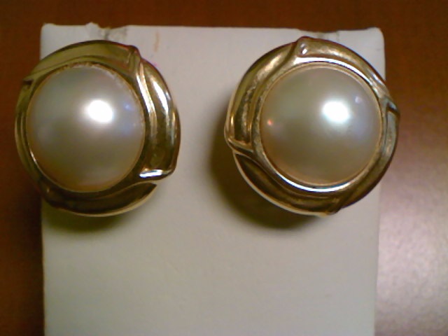 PEARL STUD LARGE W/ LEVER BACK