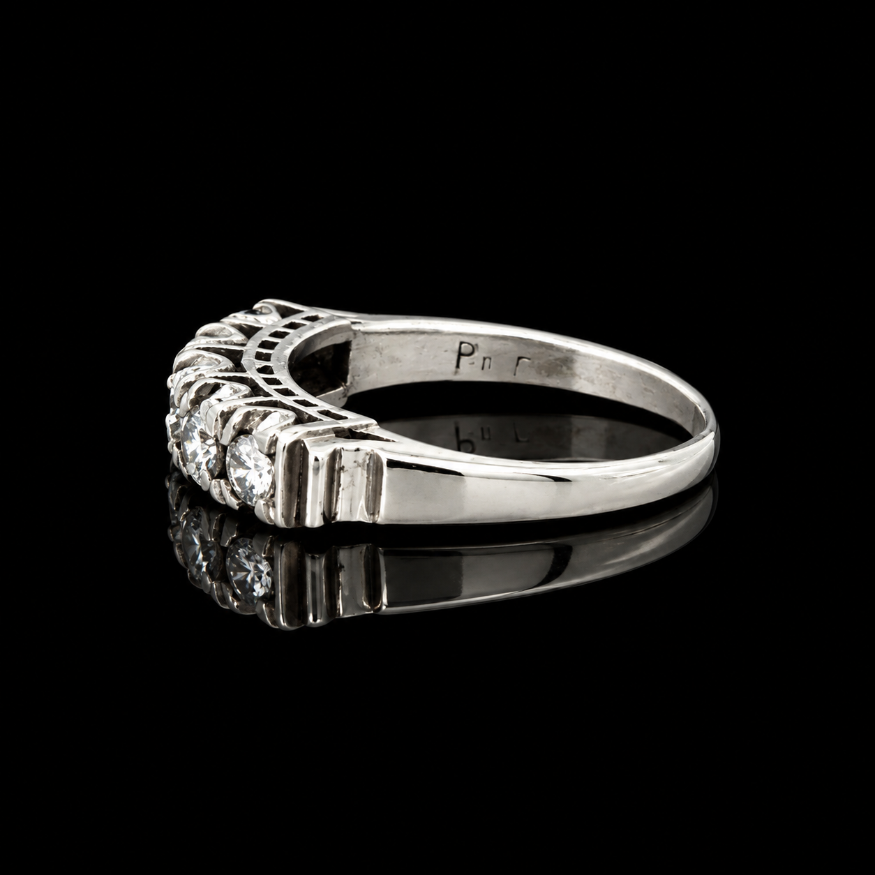 Estate Ring 5 Round Brilliant Cut Diamond 0.51 cttw  G-H VS1-SI1 Platinum 3.04g. All Weights Estimated.