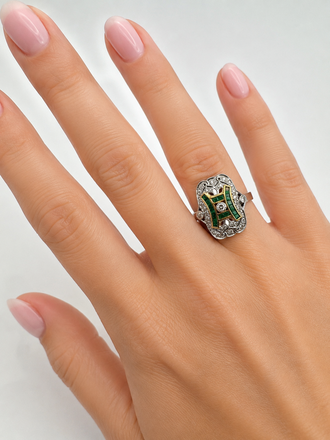 Vintage Ring RBC Diamond 0.50cttw  G/H Emerald  PC 0.40cttw  18KT WG 7.10g ,All Weights Estimated
