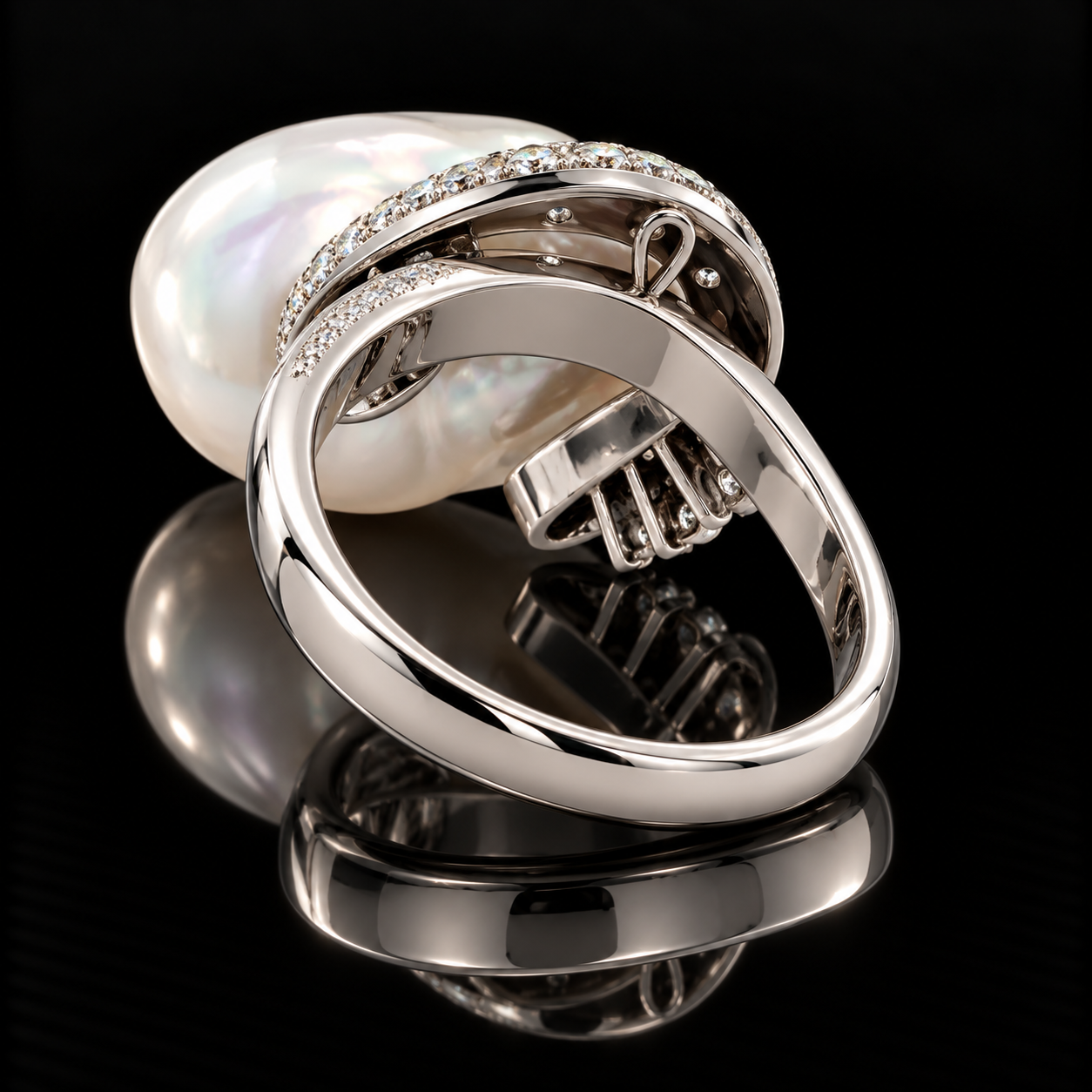 Estate Ring, 14 Round Diamond 0.41 cttw  G-H VS1-SI1,1 South Sea Pearl WHITE Platinum 12.04g. All Weights Estimated.