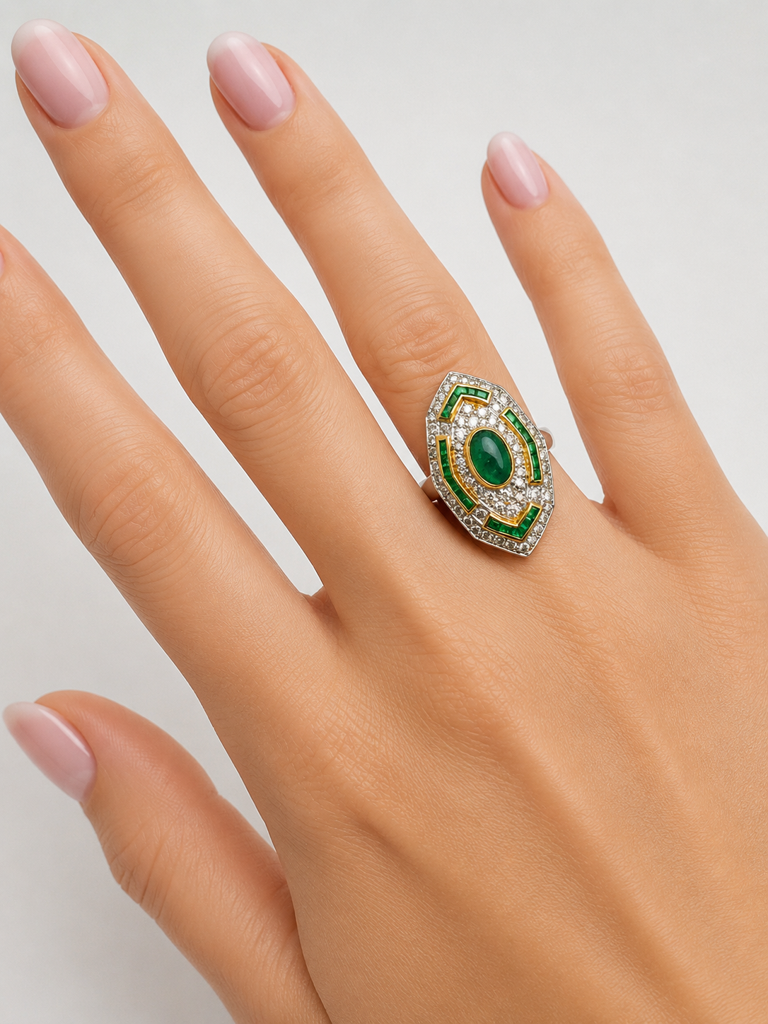 Vintage Ring RBC Diamond 0.75cttw  G/H Emerald  OVAL/PC 1.00cttw  18KT WG 6.10g ,All Weights Estimated