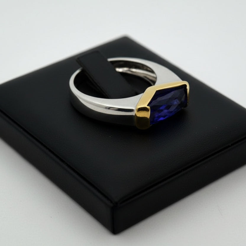 Italian Ring, 1 Amethyst 4.00ct, 18K White/Yellow Gold 9.02g. All Weights Estimated.