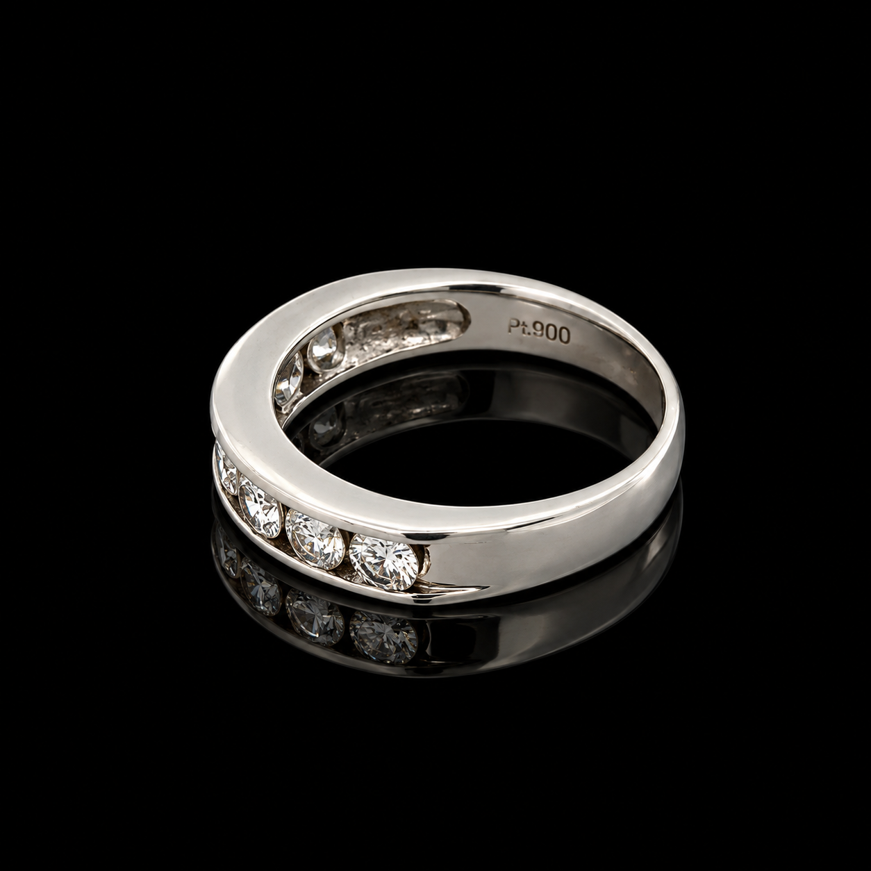 Estate Ring 7 Round Brilliant Cut Diamond 1.03 cttw  VS1-SI2 Platinum 5.53g. All Weights Estimated.