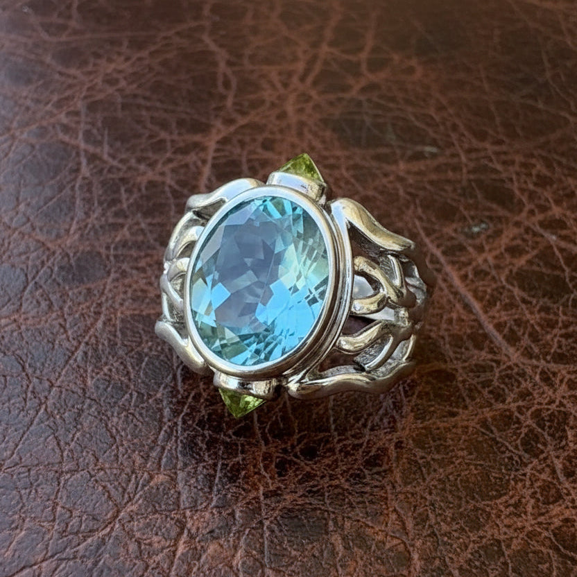 KC Designs Ring,1 Aquamarine Oval 7.00 ct ,2 Peridot French Cut 0.70 ct  18K White Gold 19.39g