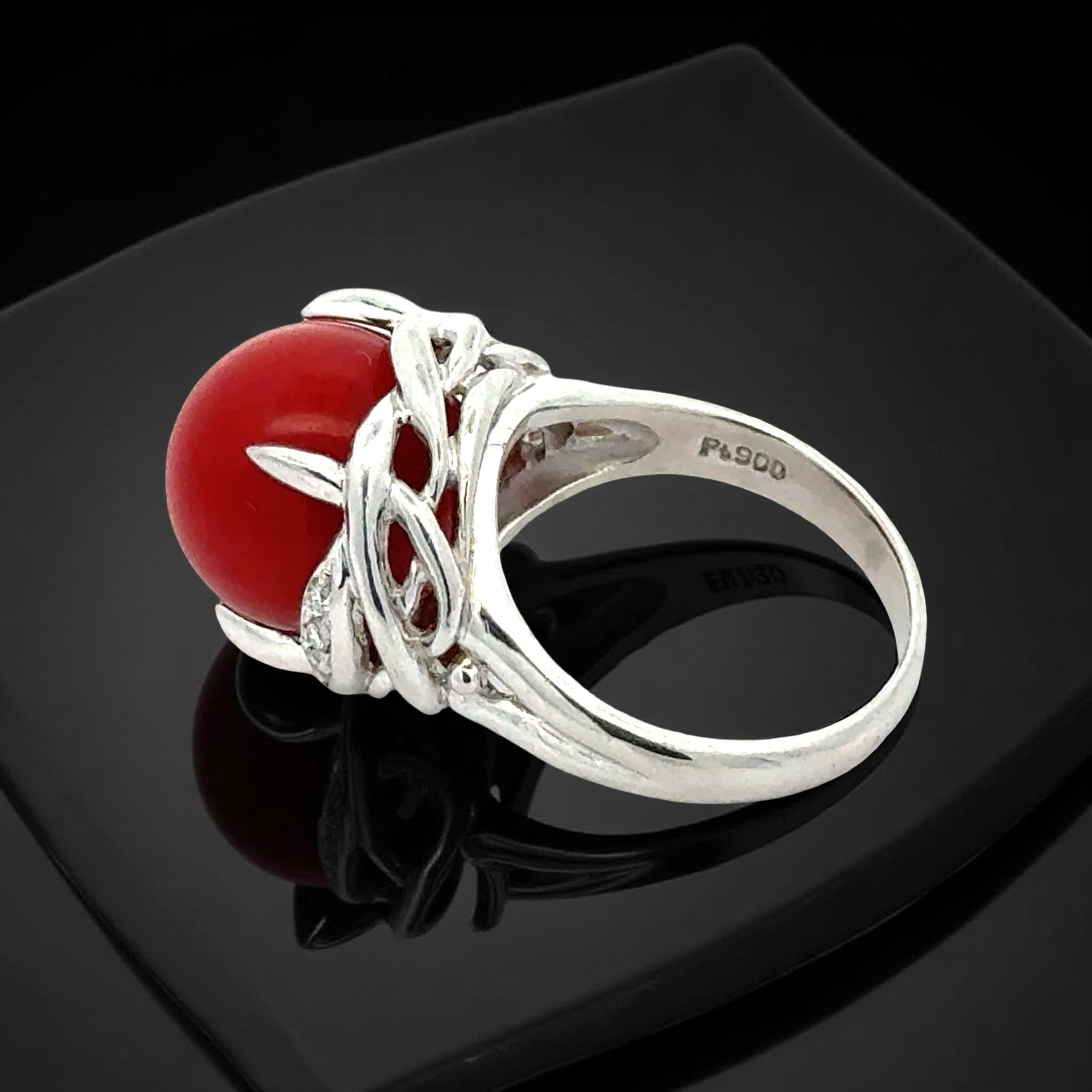 Estate Ring, 6 Round Brilliant Cut Diamond 0.06 ct  G-H SI1-SI2,1 Coral Cabochon Platinum 10.46g