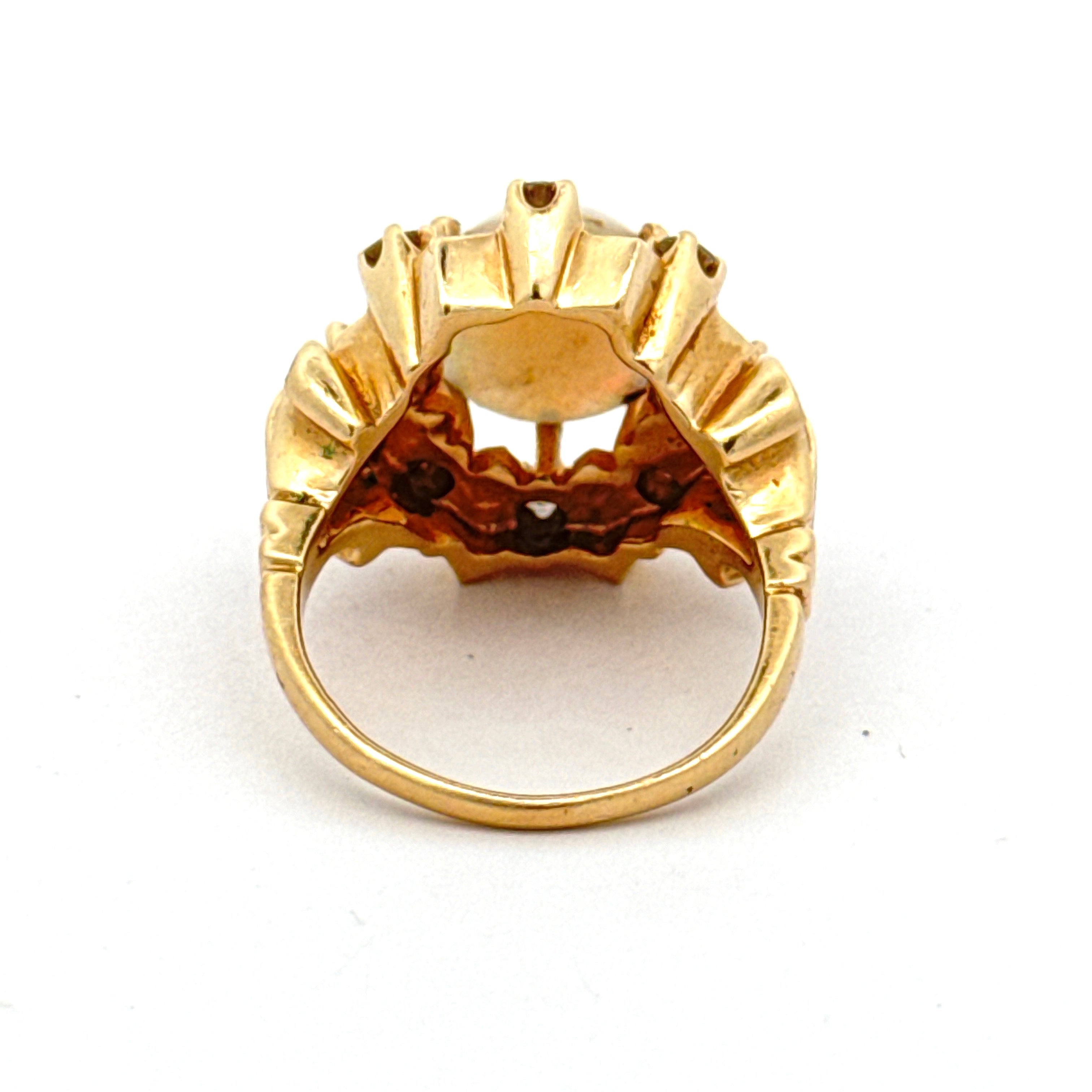 Estate Ring, 8 Round Brilliant Cut Diamonds 0.40cttw H-I SI1-SI2, 1 Opal Cabochon 4.00ct, 14K Yellow Gold 9.40g. All Weights Estimated.