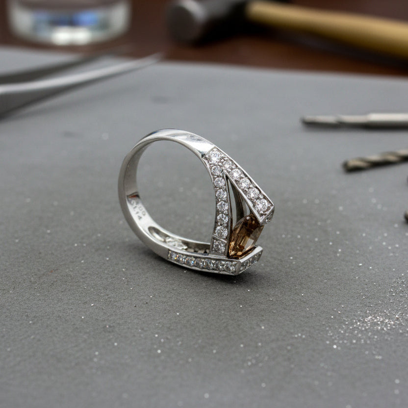 Estate Ring, 1 Trillion Cut Diamond 1.08 ct , Round Brilliant Cut Diamond 1.14 ct  G-H VS1-SI 18K White Gold 7.10g