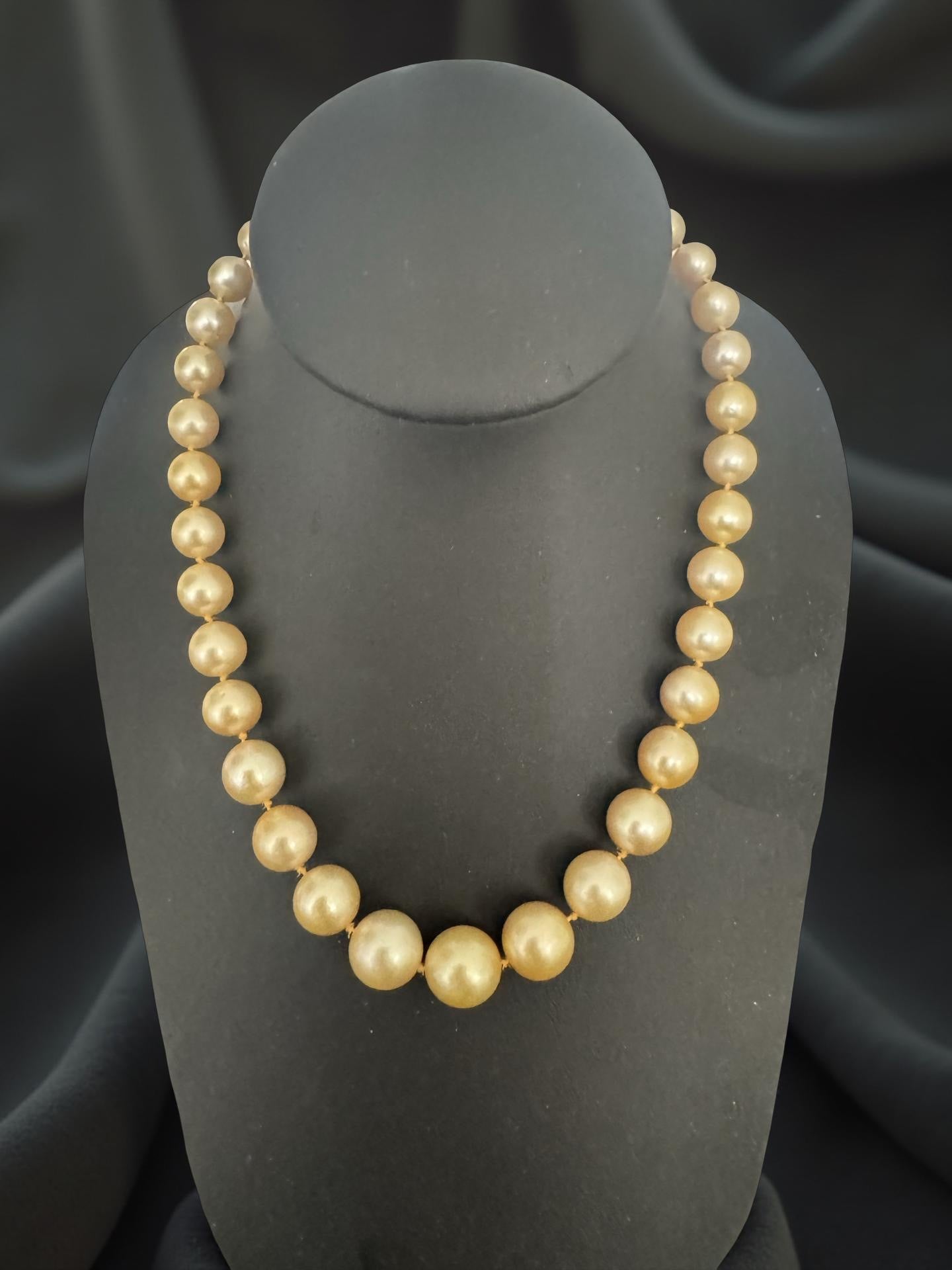 Estate Necklace, 7 Round Diamond 0.10cttw ,35 Golden South Sea Pearl 14K Yellow Gold 3.83g