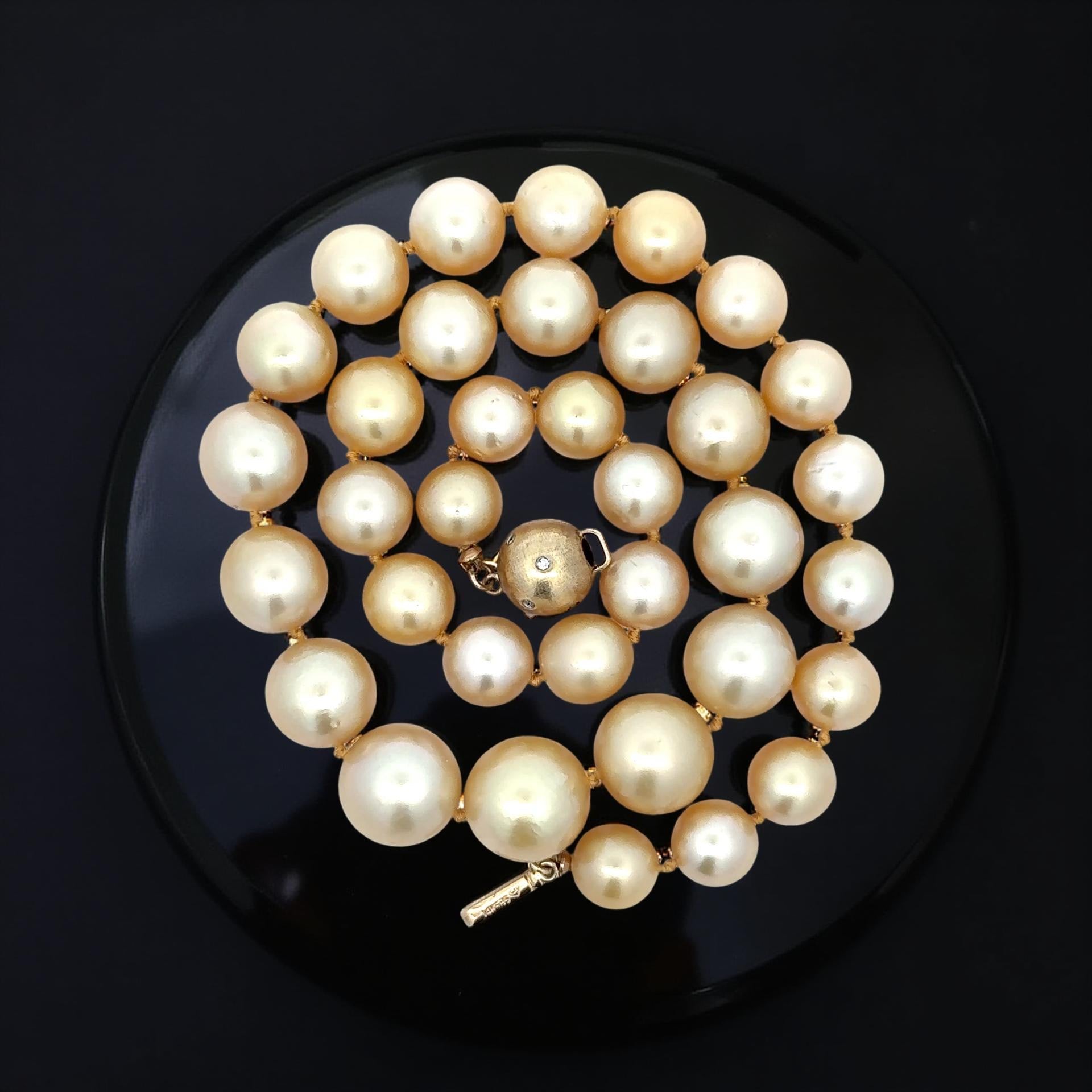 Estate Necklace, 7 Round Diamond 0.10cttw ,35 Golden South Sea Pearl 14K Yellow Gold 3.83g