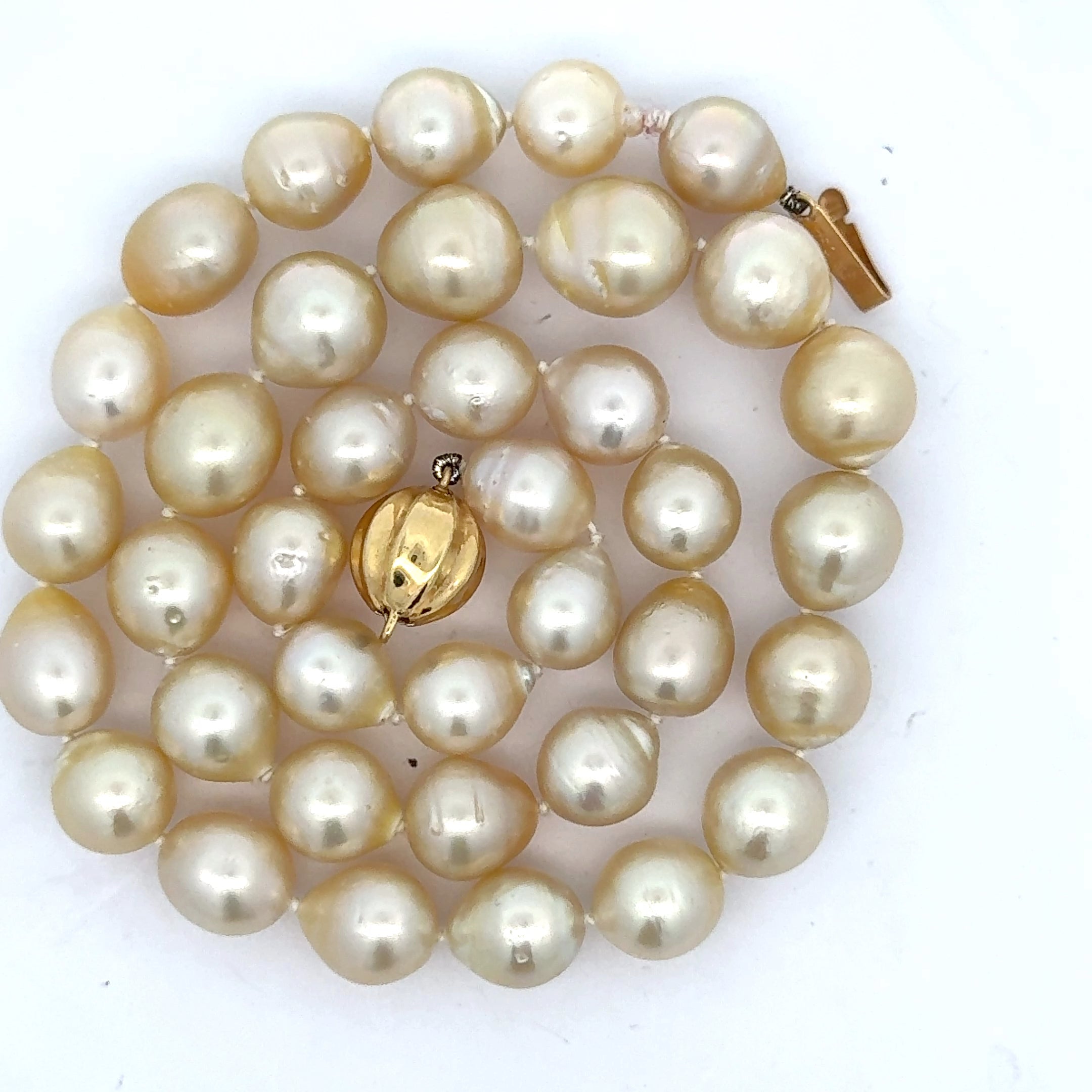 Estate Necklace 37 Golden South Sea Pearls 18K Yellow Gold 3.86g