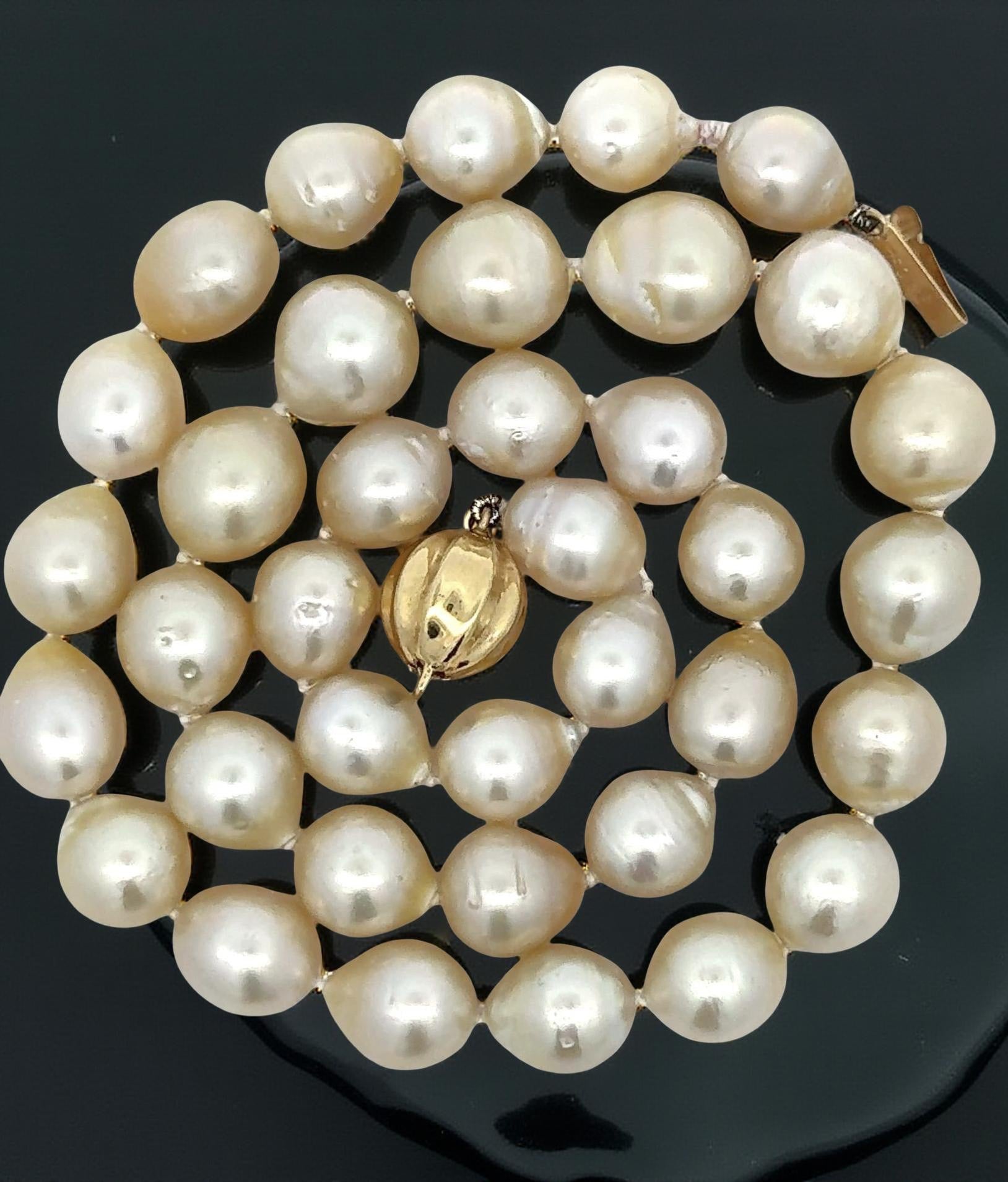 Estate Necklace 37 Golden South Sea Pearls 18K Yellow Gold 3.86g