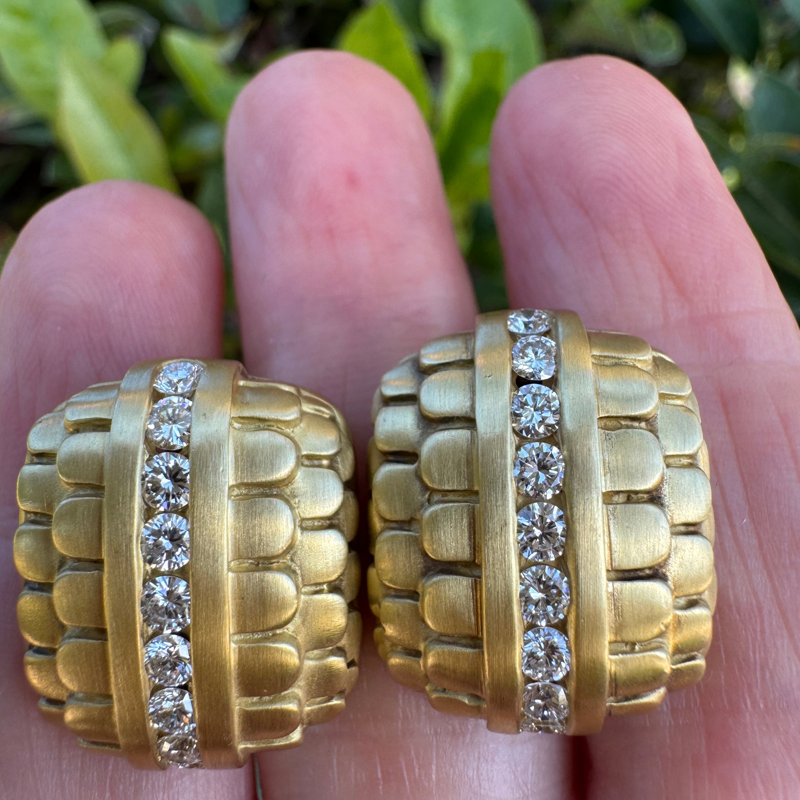 Designer Erand Earrings Round Brilliant Cut Diamond 1.25 ct  F-G VS1-VS2 18K` Yellow Gold 21.55g